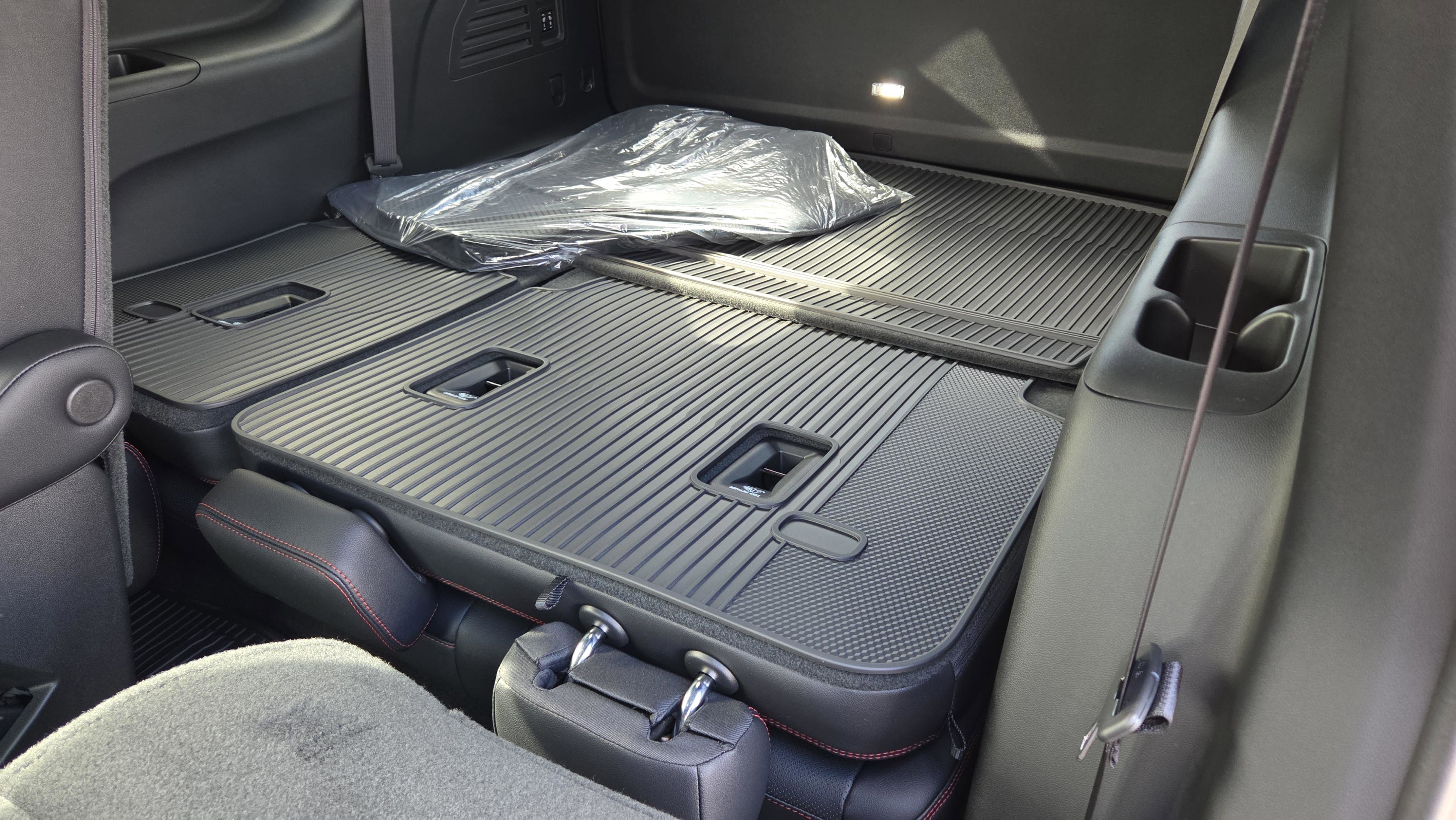 New 2026 Chevrolet Traverse RS w/ LPO, Floor Liner Package image 12