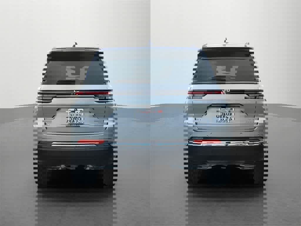 Used 2024 Jeep Grand Cherokee Laredo X image 5