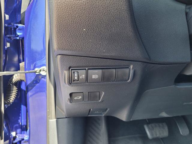 Used 2023 Toyota Corolla Cross XLE w/ Convenience Package AWD/4WD image 25
