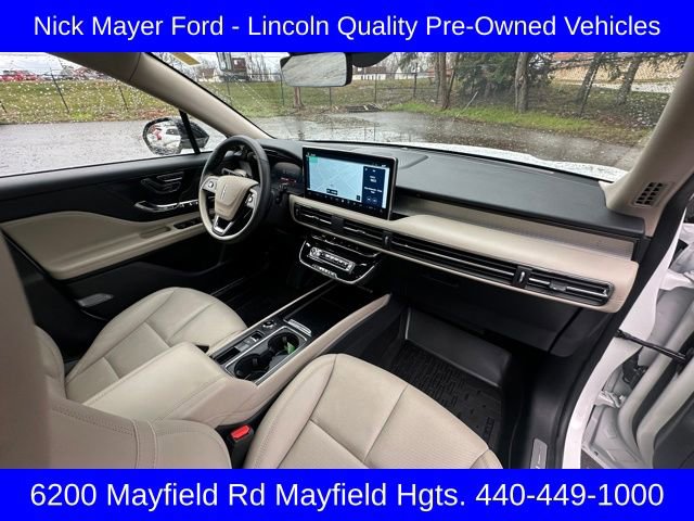 Used 2025 Lincoln Corsair AWD w/ Equipment Group 101A image 24