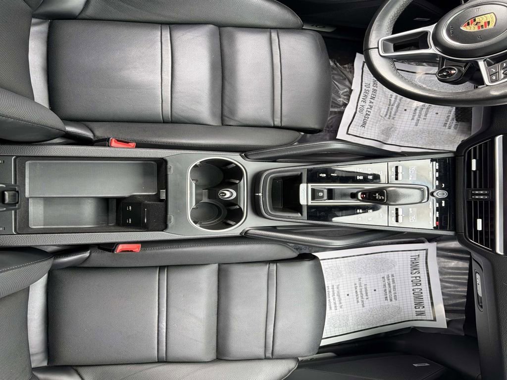 Used 2023 Porsche Cayenne Platinum Edition image 23