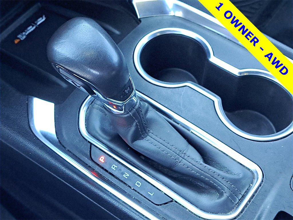 Used 2022 Chevrolet Traverse LT image 16