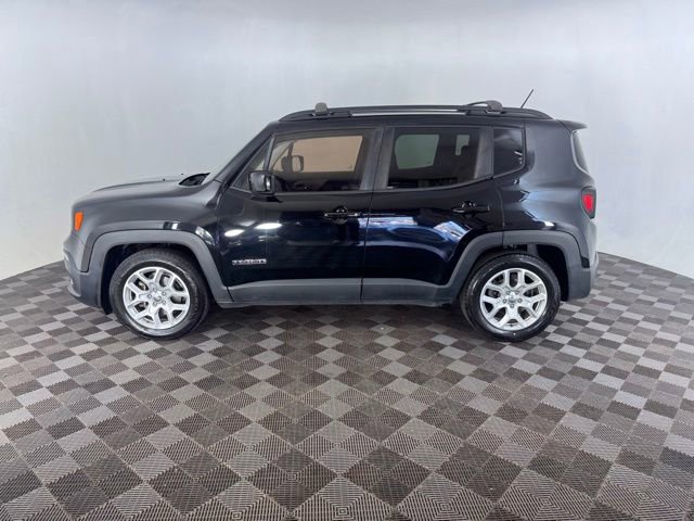 Used 2015 Jeep Renegade Latitude FWD image 4