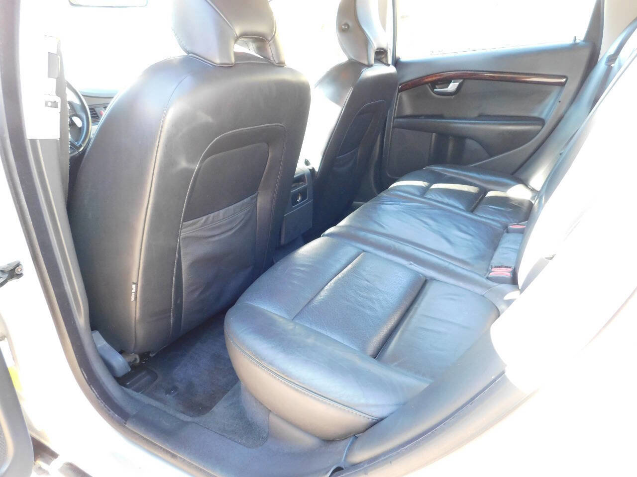 Used 2010 Volvo V70 image 14