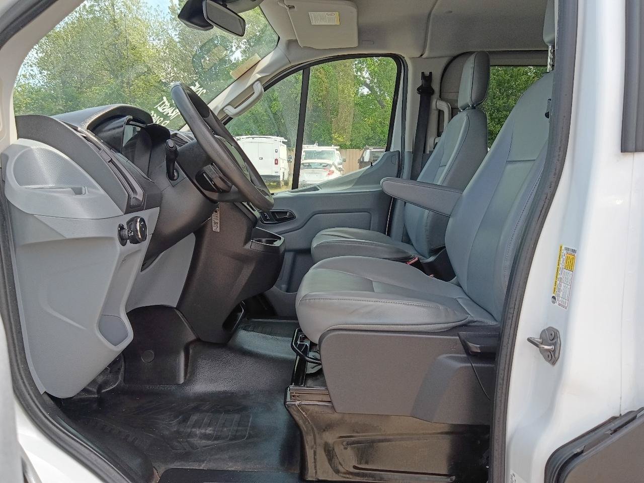 Used 2015 Ford Transit 150 XL RWD image 18