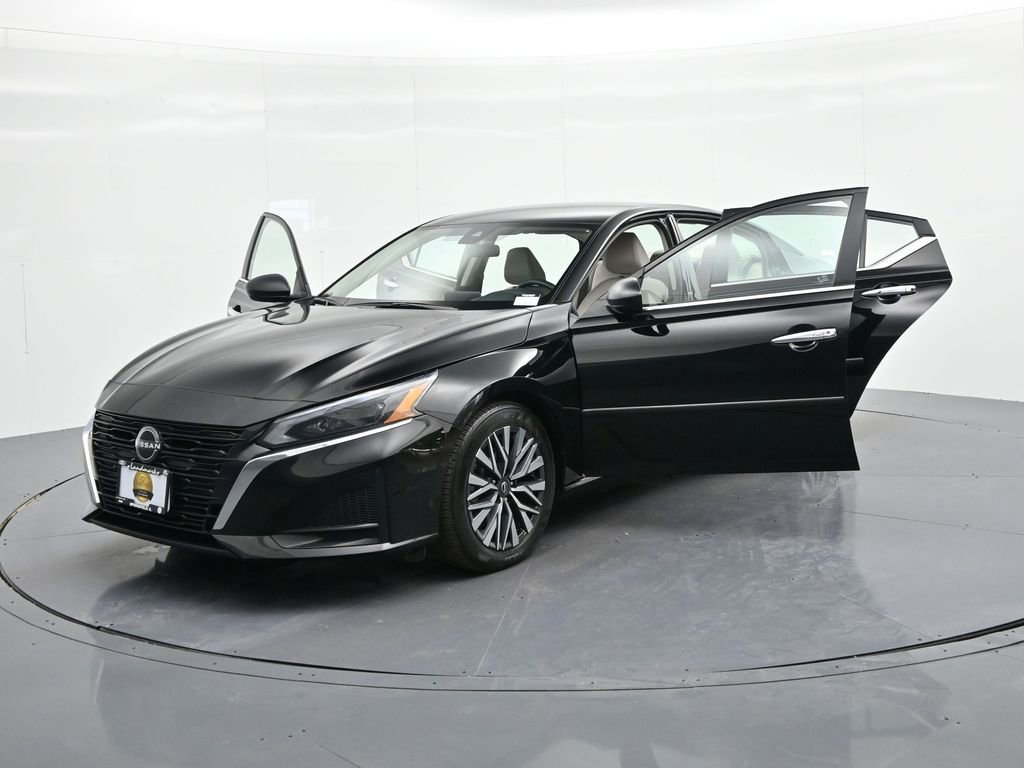 Used 2024 Nissan Altima 2.5 SV image 26