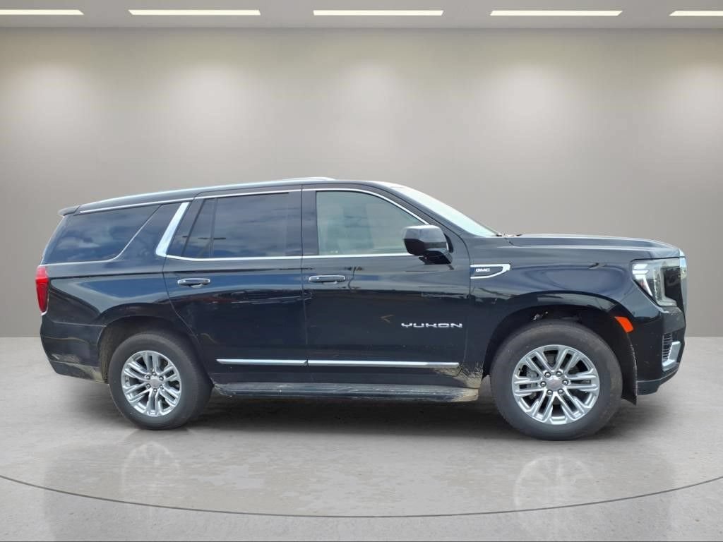Used 2024 GMC Yukon SLT AWD/4WD image 2