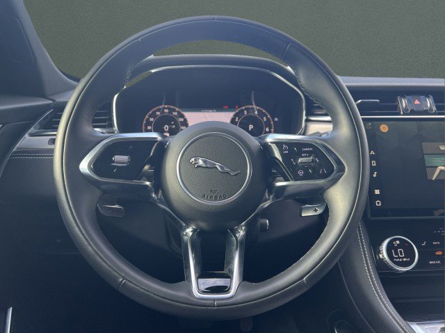 Certified 2025 Jaguar F-PACE R-Dynamic S image 31