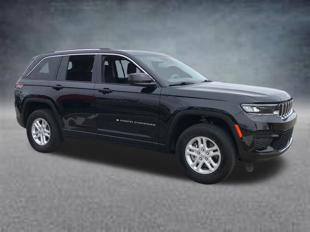 Used 2023 Jeep Grand Cherokee Laredo image 11