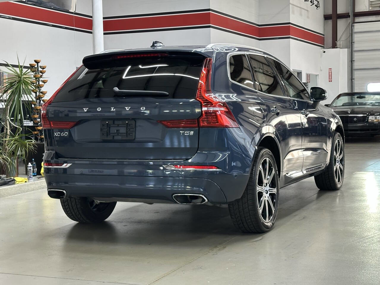 Used 2019 Volvo XC60 T5 Inscription w/ Protection Package Premier image 2