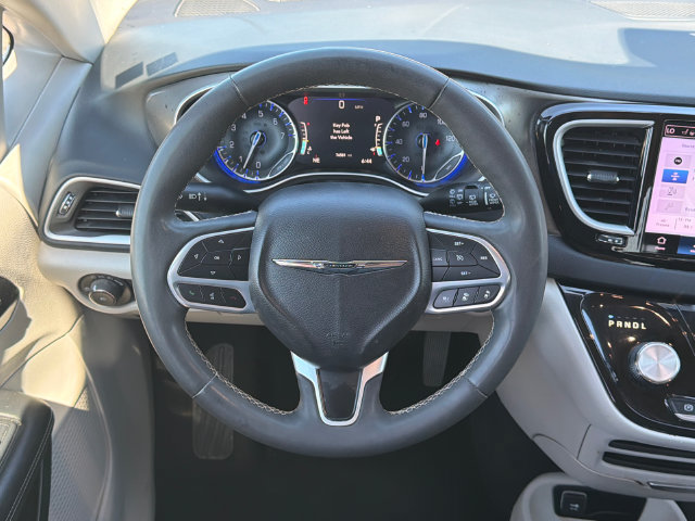 Used 2023 Chrysler Pacifica Touring-L FWD image 23