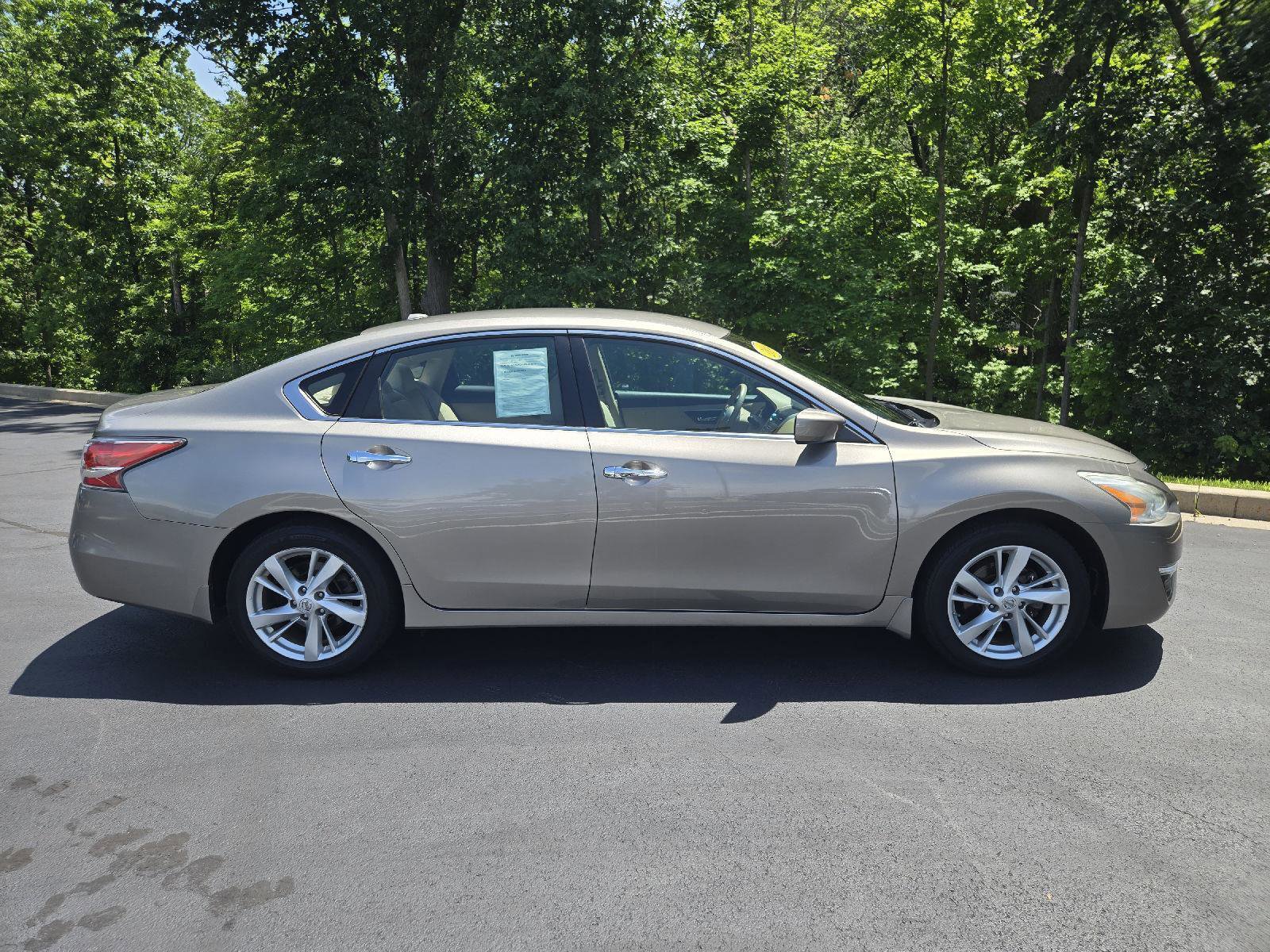 Used 2014 Nissan Altima 2.5 SV FWD image 2