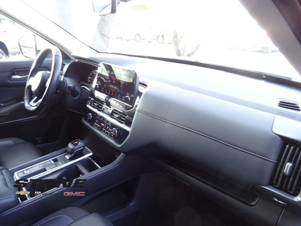 Used 2024 Nissan Pathfinder SL image 15