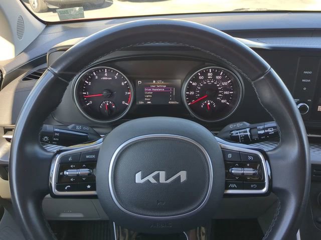 Used 2024 Kia Carnival LX image 30