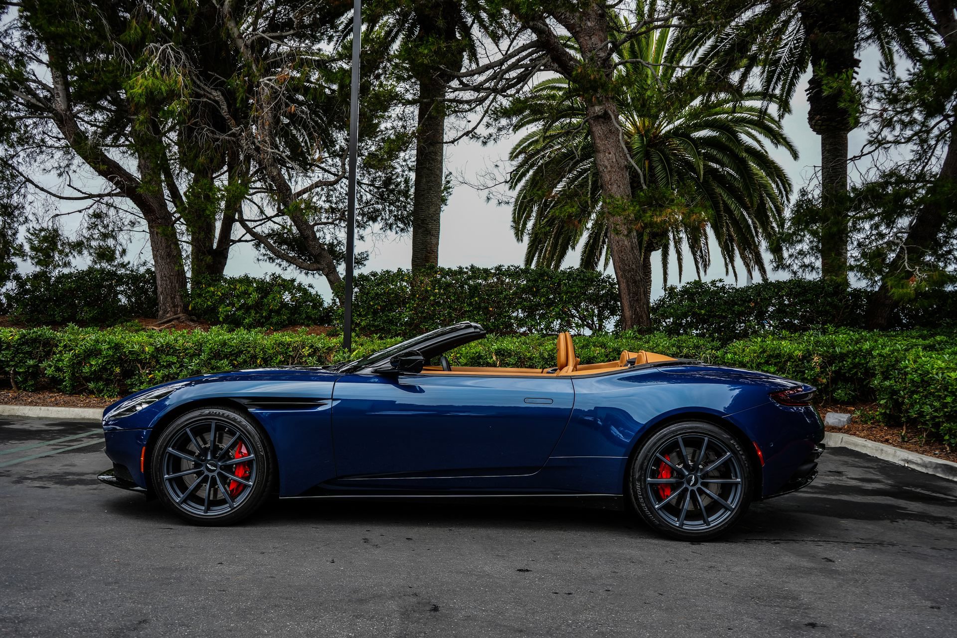 Used 2023 Aston Martin DB11 Volante RWD image 35
