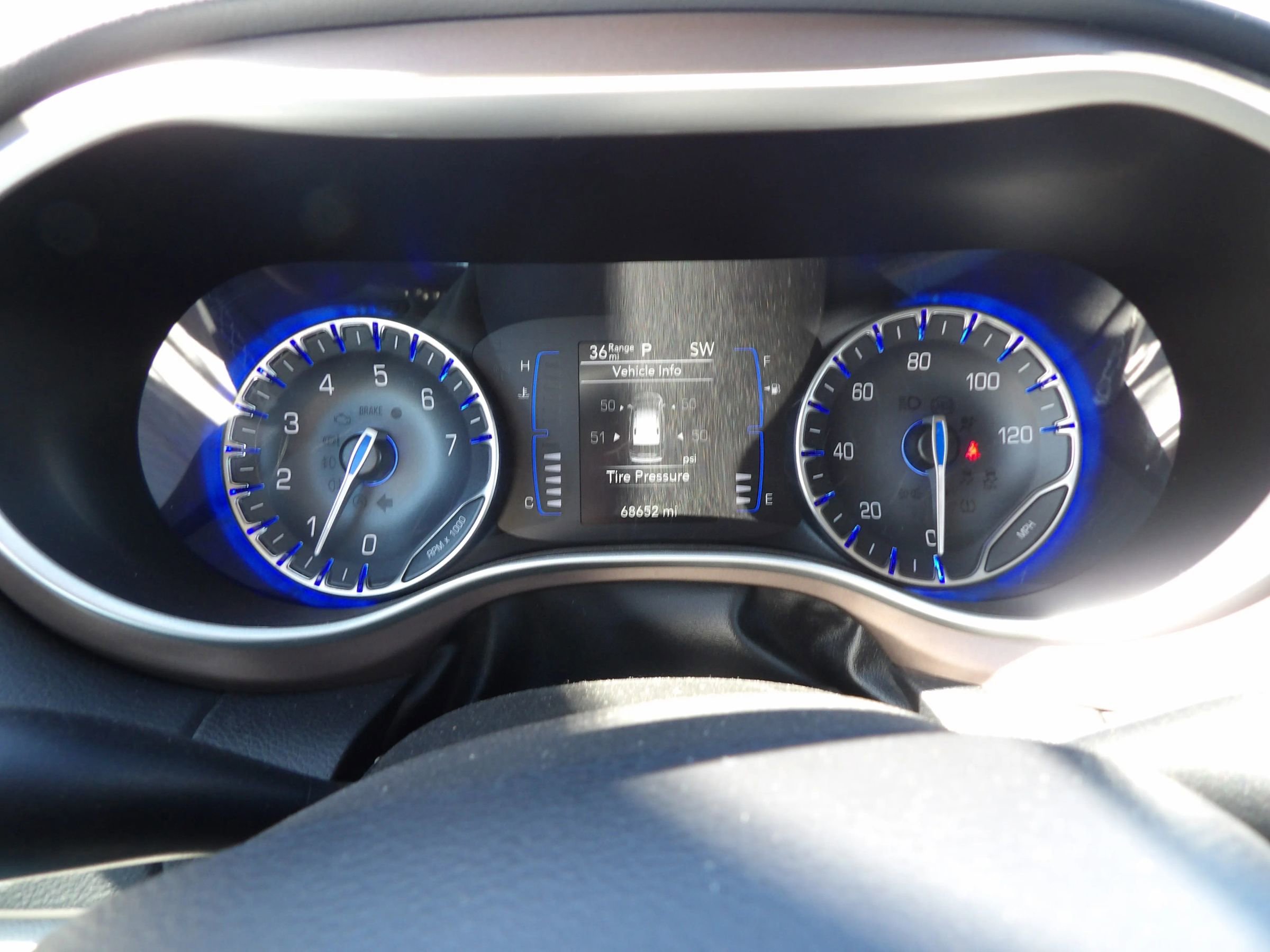 Used 2023 Chrysler Voyager LX image 17