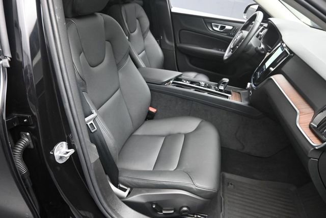 Certified 2025 Volvo S60 B5 Plus AWD/4WD image 27