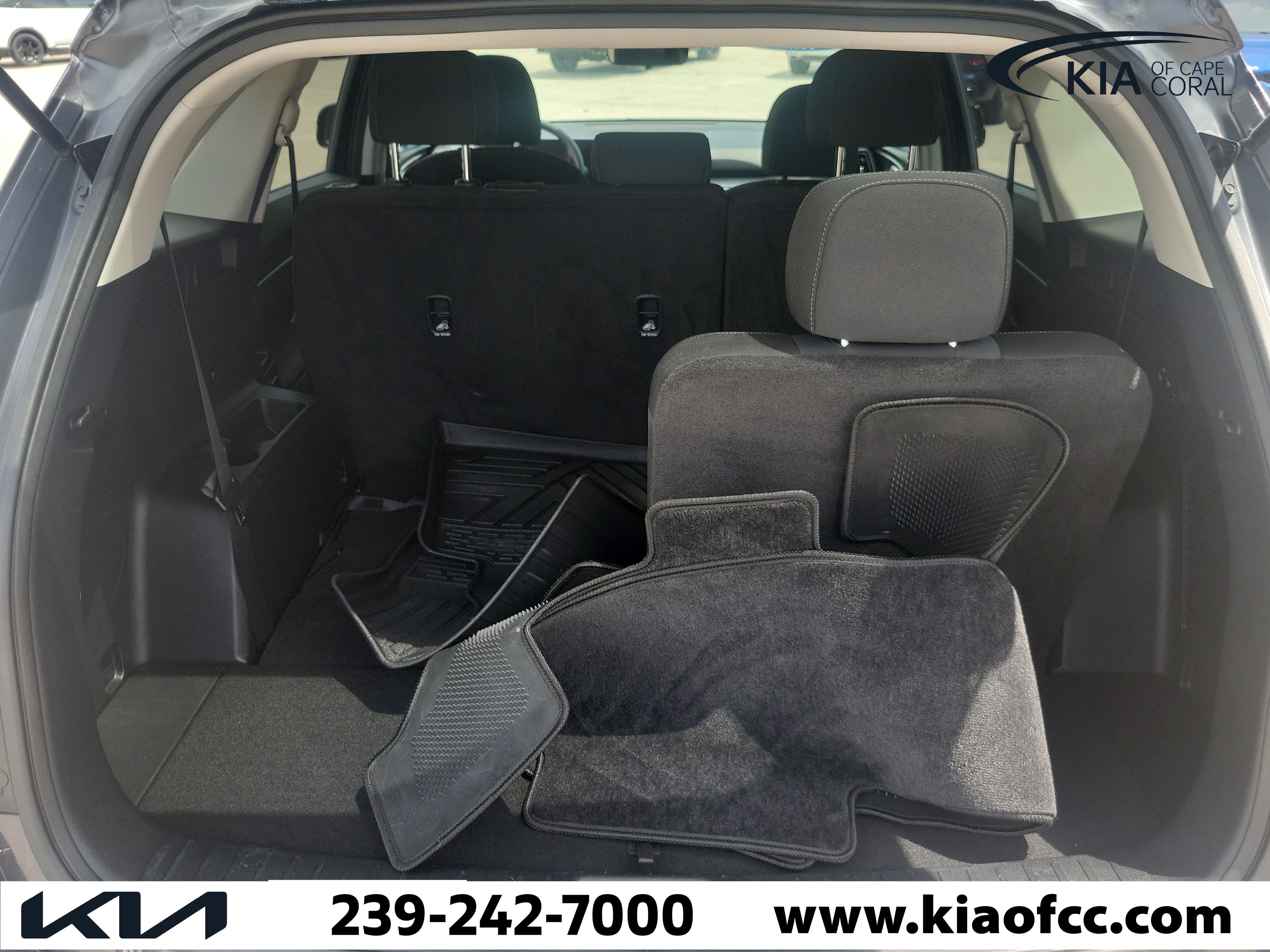 Certified 2025 Kia Sorento LX FWD image 11