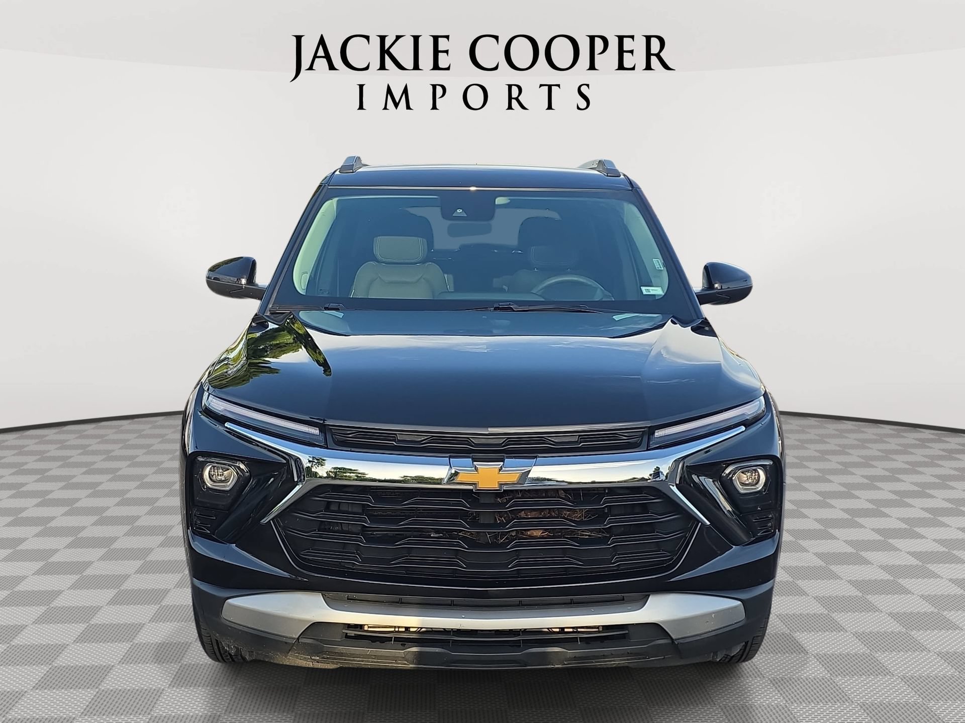 Used 2025 Chevrolet TrailBlazer LT AWD/4WD image 2