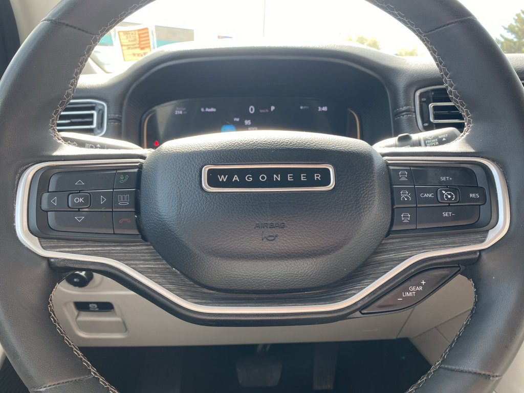 Used 2023 Jeep Wagoneer L Series II AWD/4WD image 9