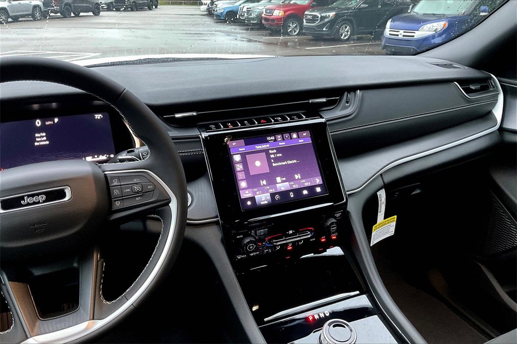 New 2025 Jeep Grand Cherokee Laredo X image 7