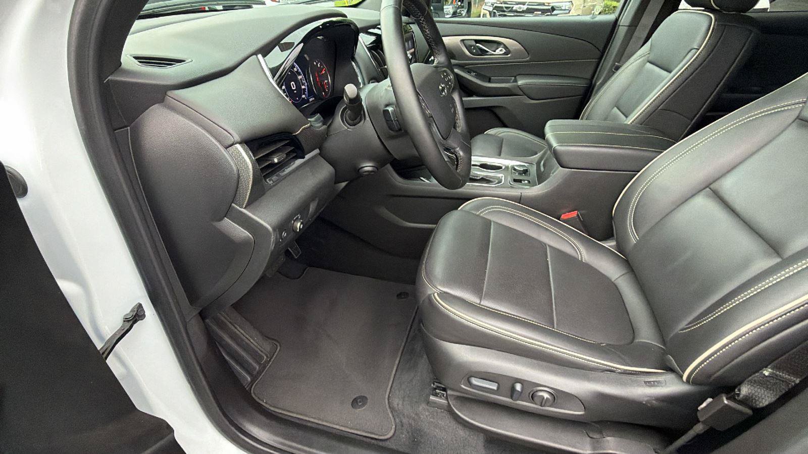 Used 2023 Chevrolet Traverse Premier w/ Redline Edition AWD/4WD image 17