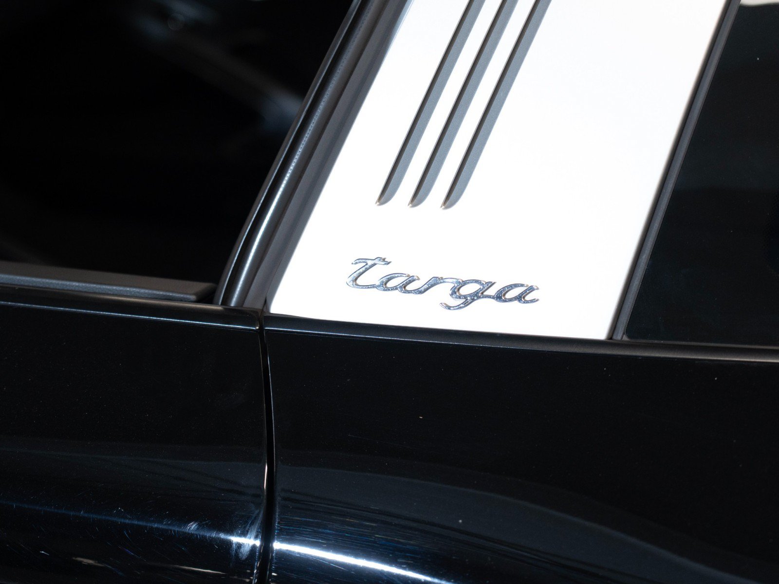 Certified 2018 Porsche 911 Targa 4 AWD/4WD image 12