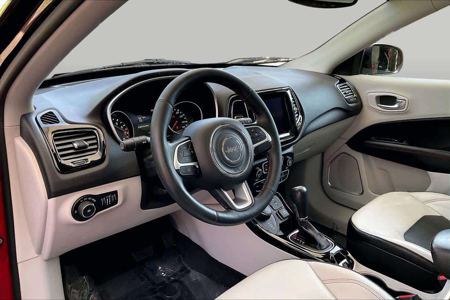 Used 2018 Jeep Compass Limited w/ Navigation Group AWD/4WD image 18