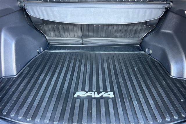 Certified 2022 Toyota RAV4 LE AWD/4WD image 16