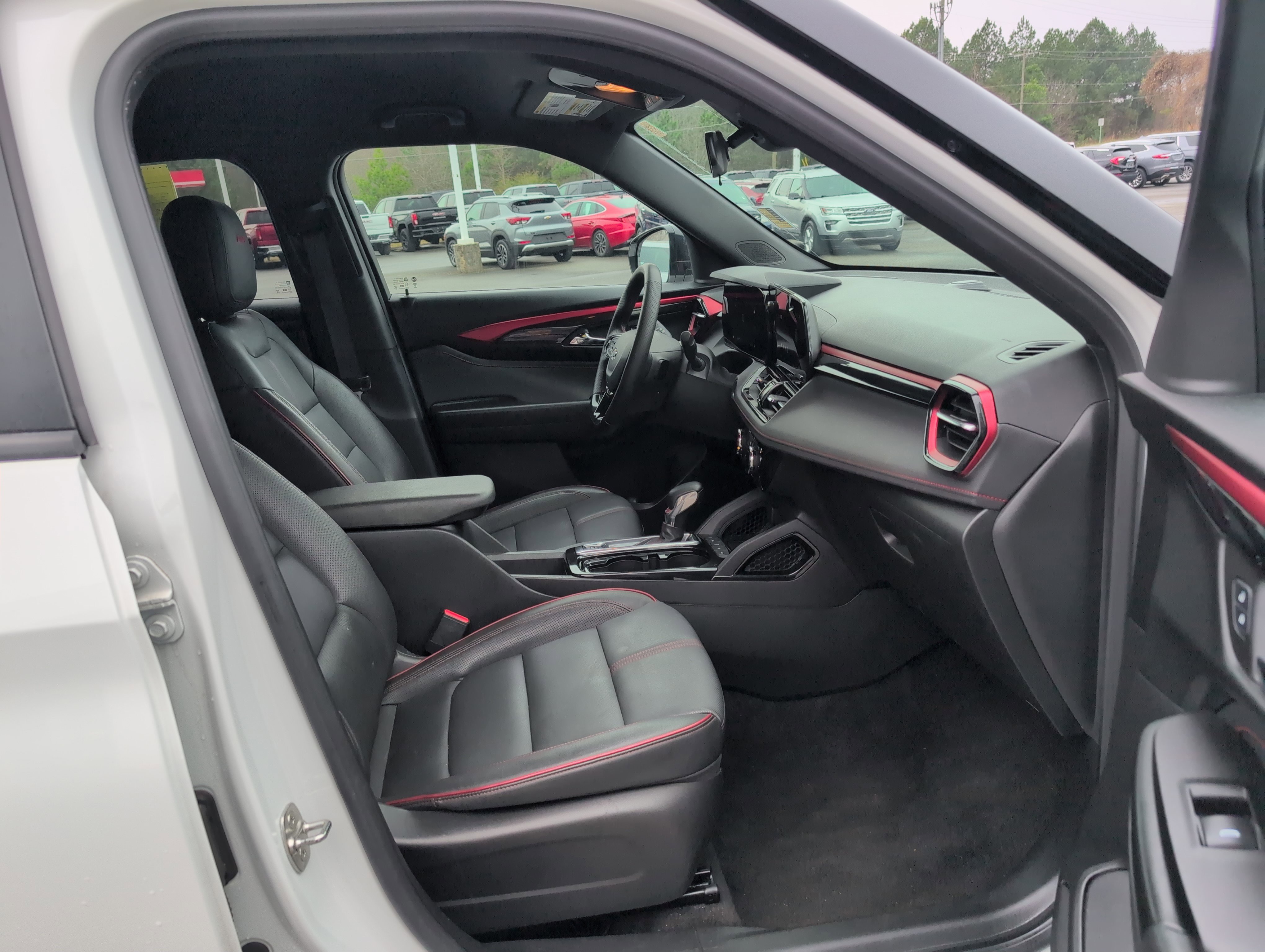 Used 2024 Chevrolet TrailBlazer RS image 29