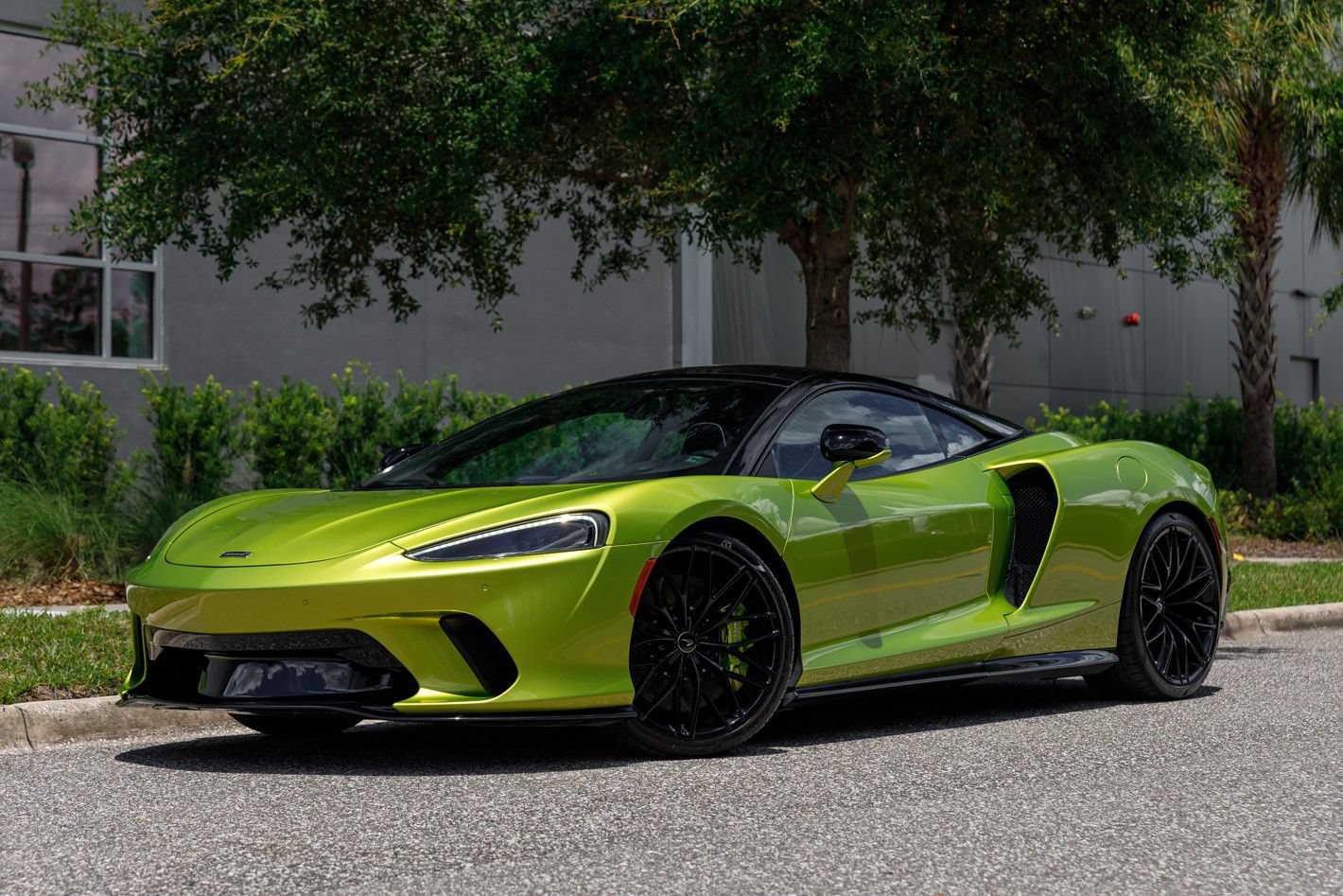 Used 2023 McLaren GT RWD image 32