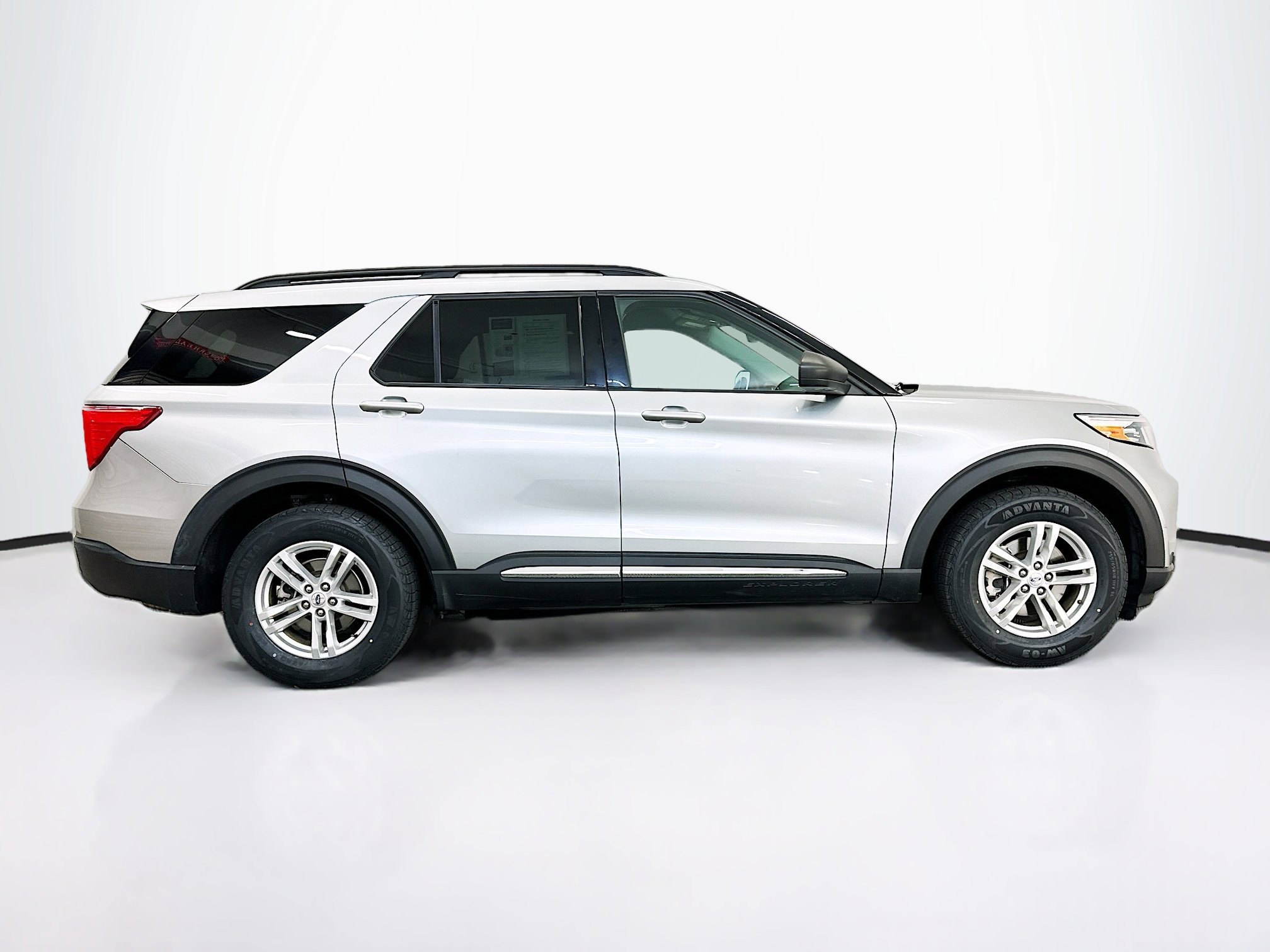 Used 2023 Ford Explorer XLT w/ Equipment Group 202A image 10