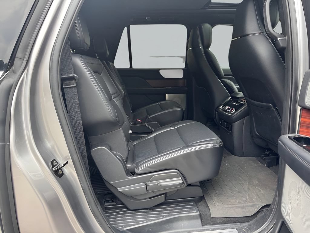 Used 2020 Lincoln Navigator L Reserve w/ Luxury Package RWD image 15