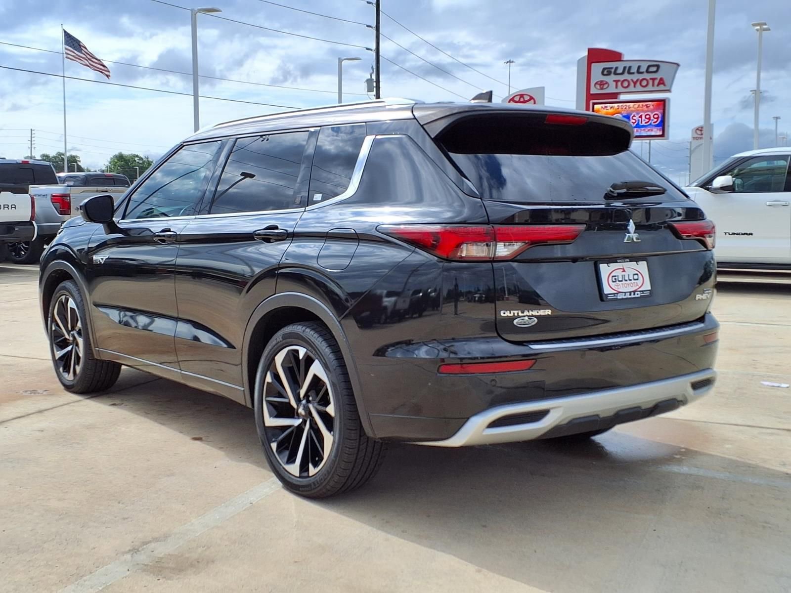 Used 2023 Mitsubishi Outlander SEL 40th Anniversary AWD/4WD image 2