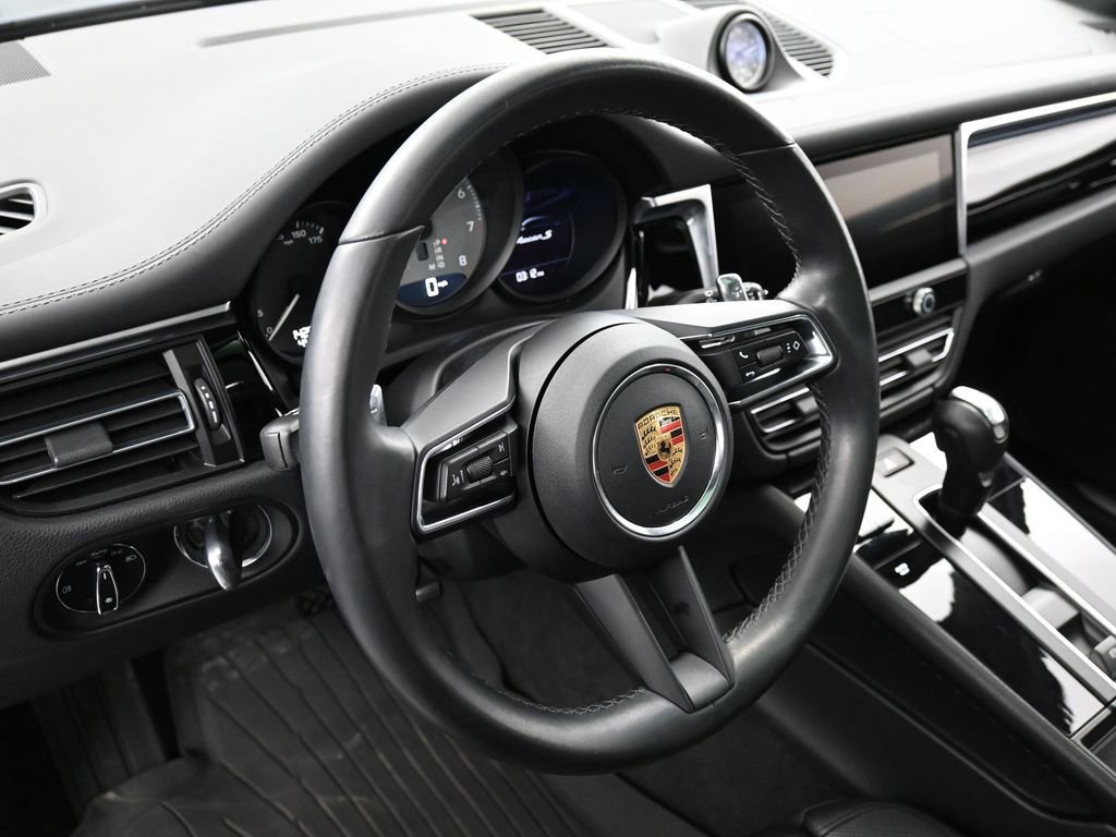 Certified 2023 Porsche Macan S image 18