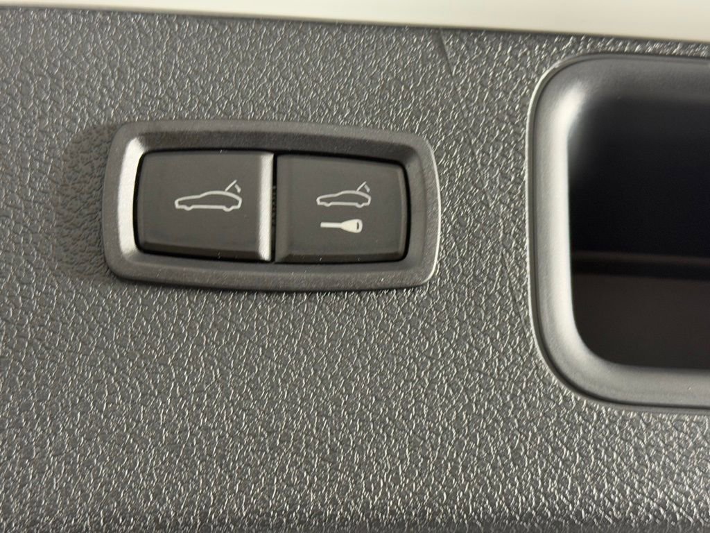 New 2026 Porsche Macan image 18