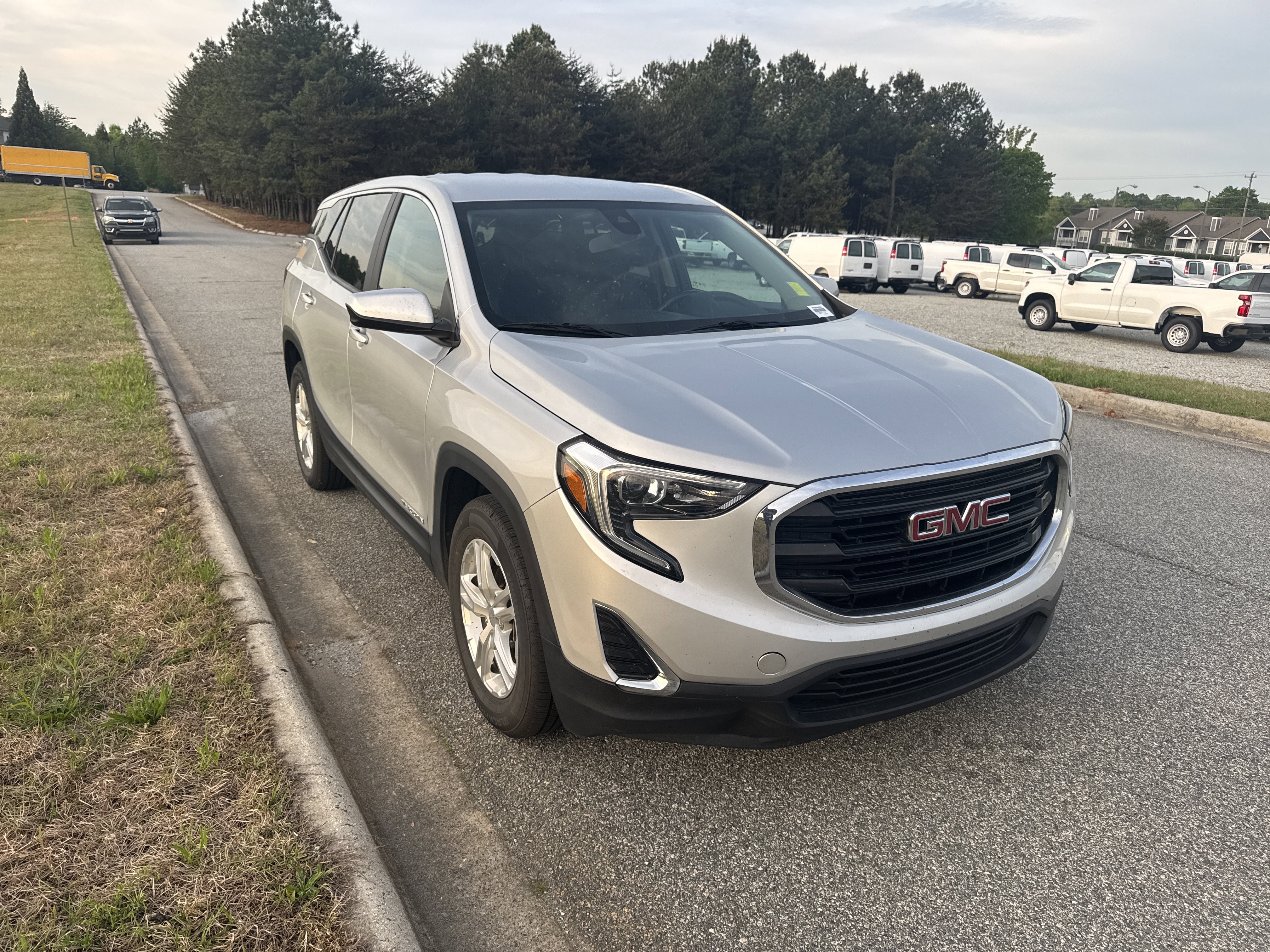 Used 2021 GMC Terrain SLE image 2
