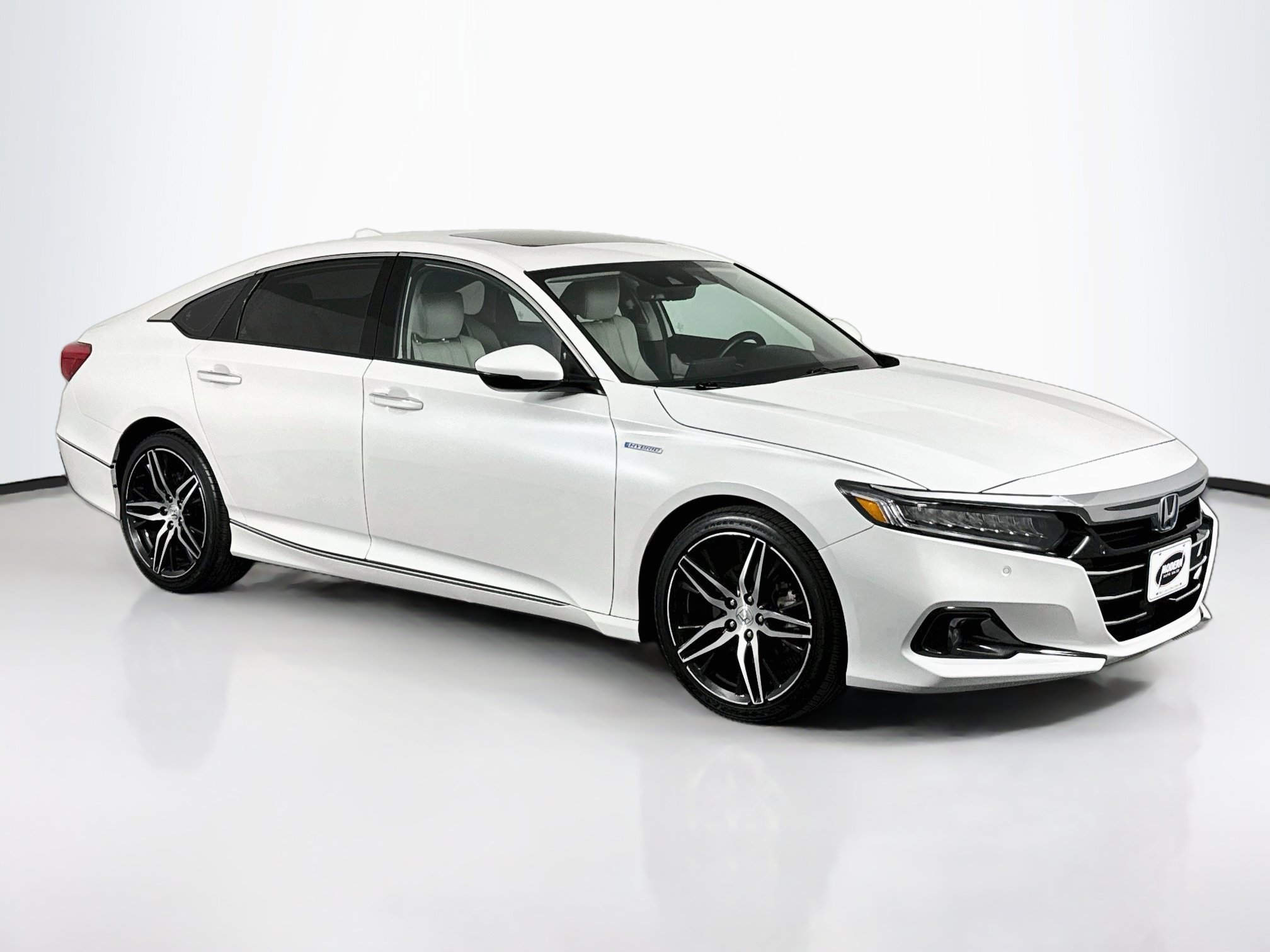 Used 2022 Honda Accord Touring image 2