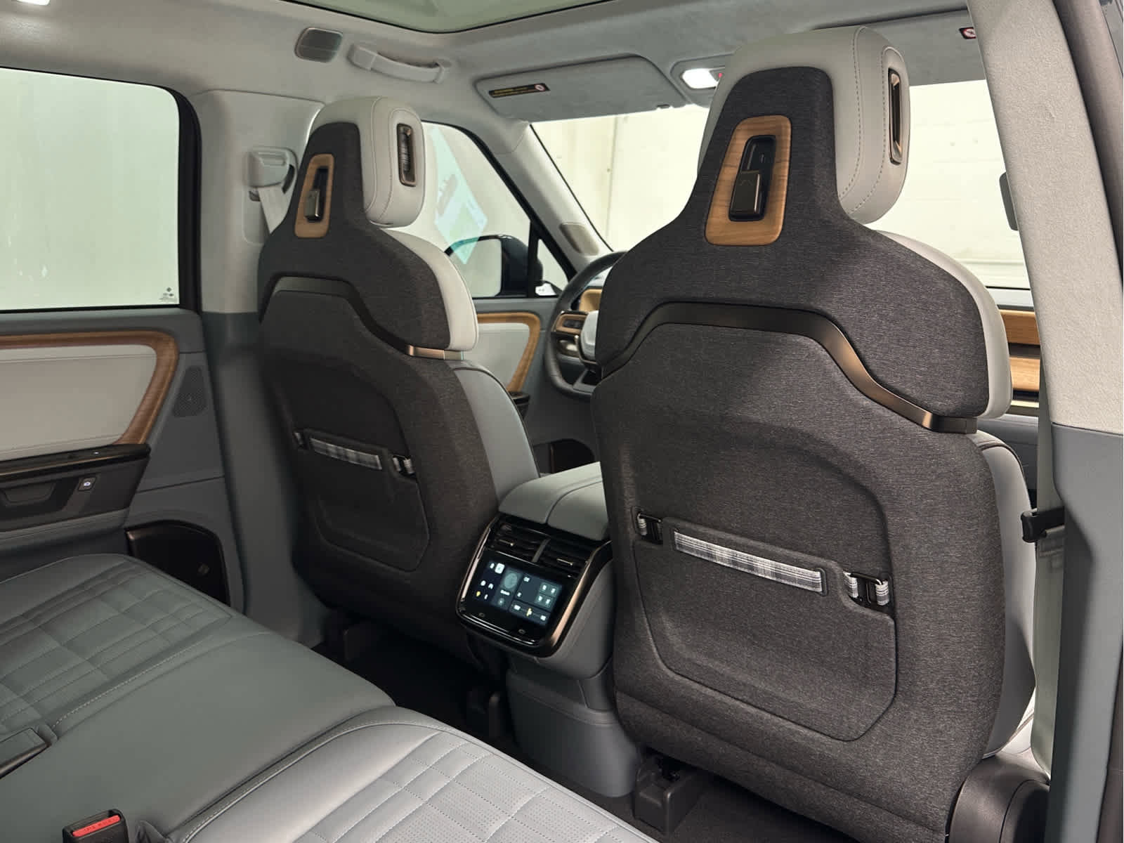 Used 2026 Rivian R1S Premium image 21