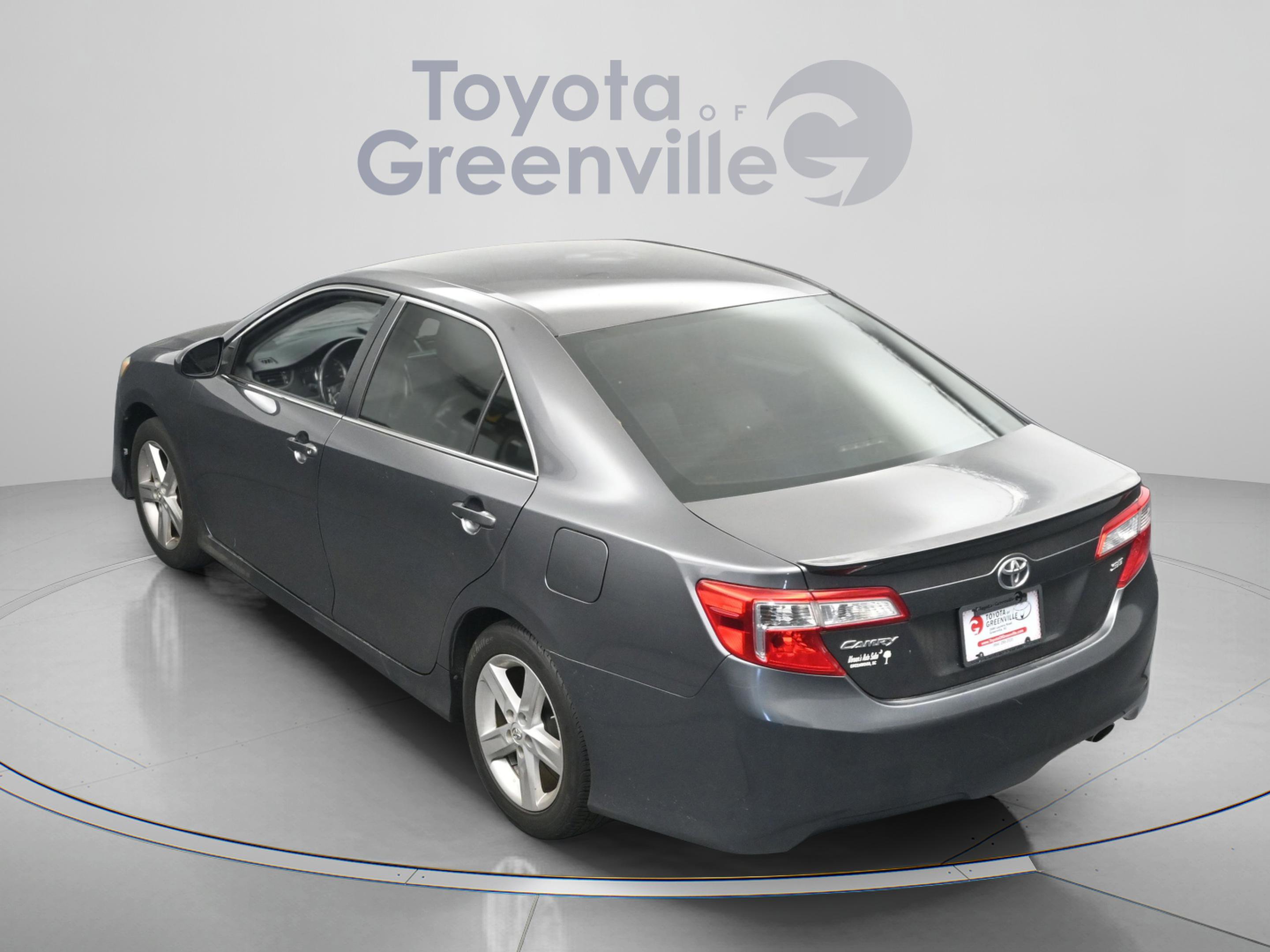 Used 2014 Toyota Camry SE FWD image 8