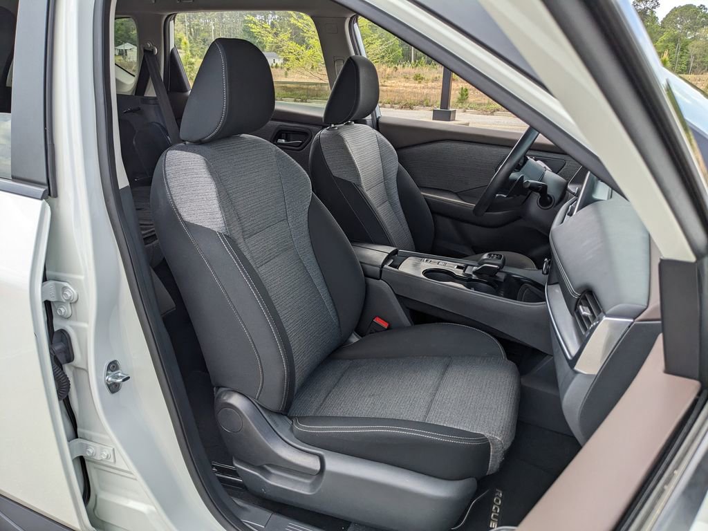 Used 2023 Nissan Rogue SV image 45