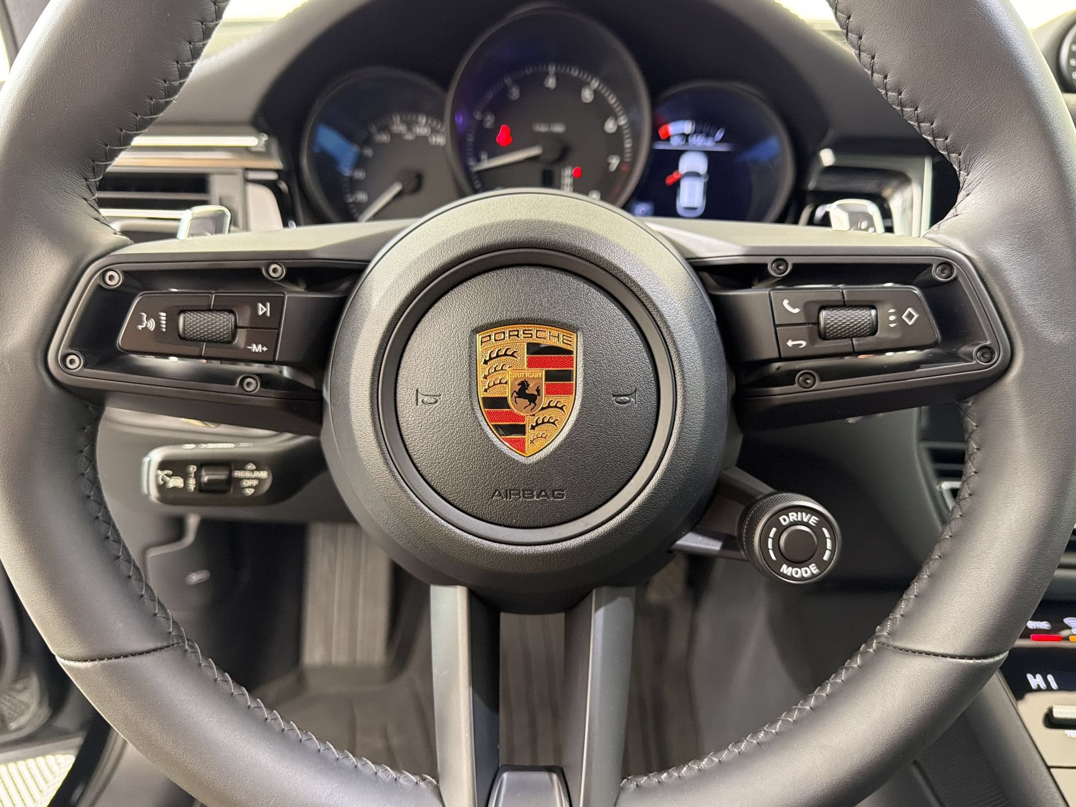 Certified 2026 Porsche Macan AWD/4WD image 20