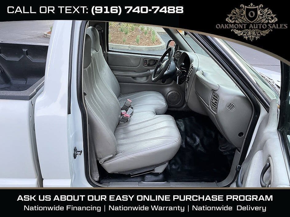 Used 2001 Chevrolet S10 Pickup 2WD Regular Cab w/ Comfort Convenience Pkg image 11
