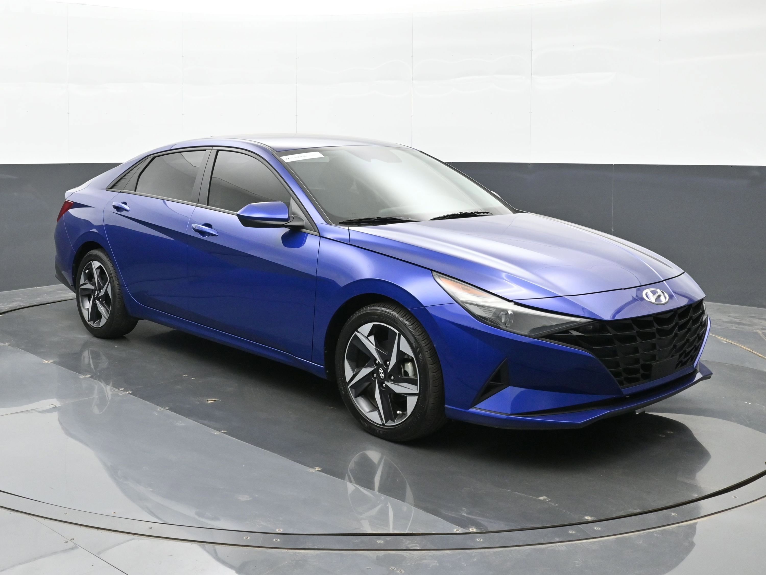 Used 2023 Hyundai Elantra SEL w/ Convenience Package FWD image 6