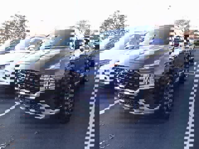 Used 2023 Hyundai Santa Fe SE image 1