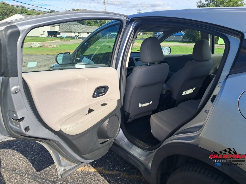Used 2017 Honda HR-V LX image 17