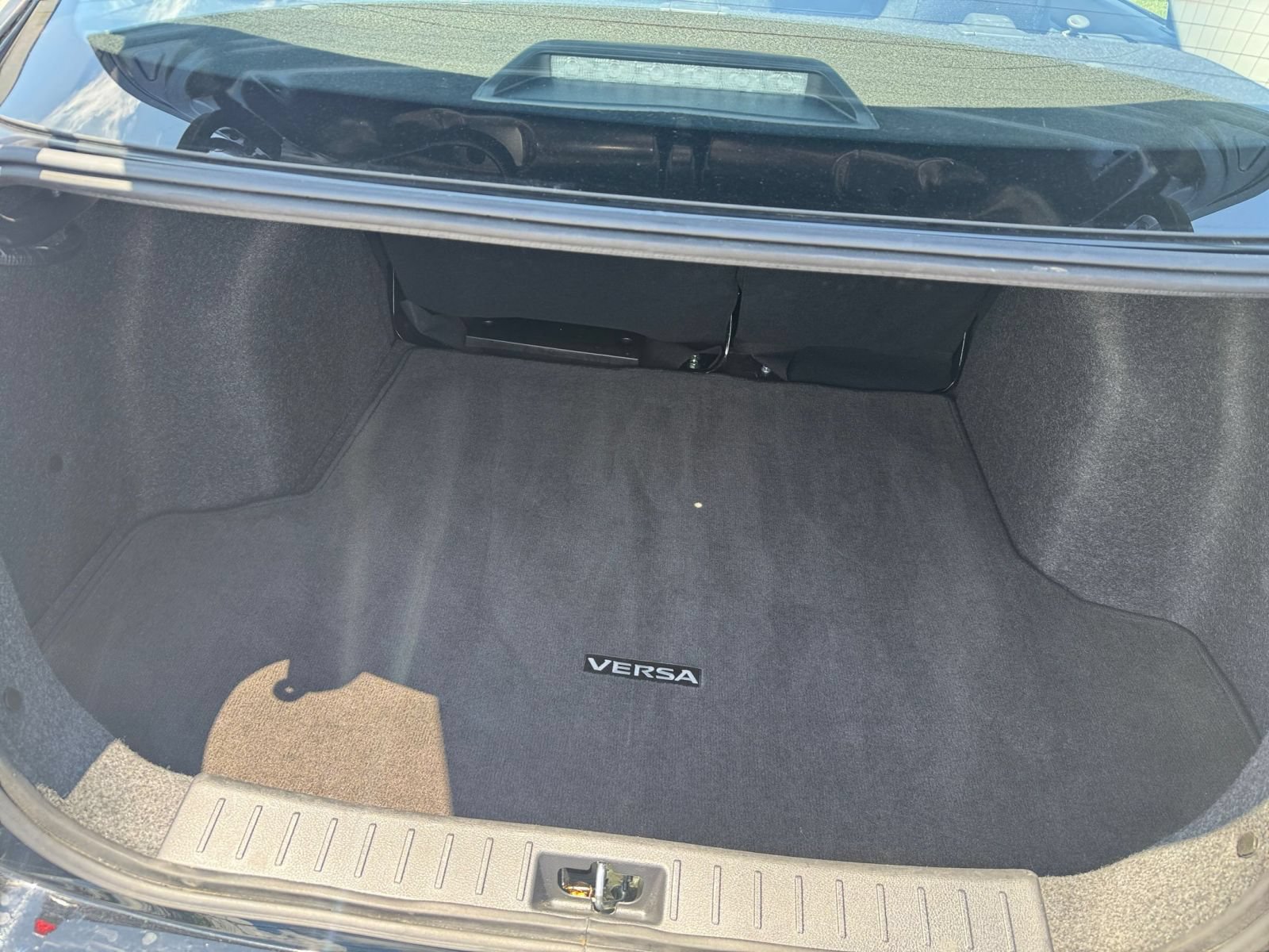 Used 2025 Nissan Versa SV FWD image 29