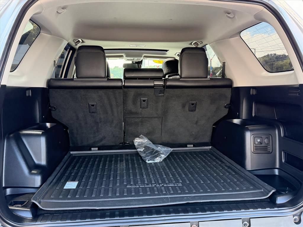 Used 2022 Toyota 4Runner SR5 Premium w/ Moonroof Package AWD/4WD image 24