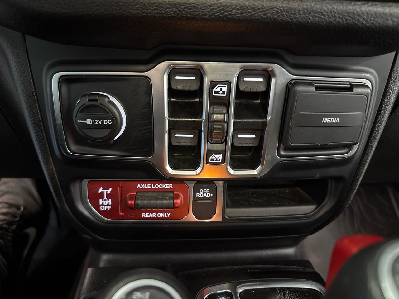 Used 2024 Jeep Wrangler Unlimited image 21