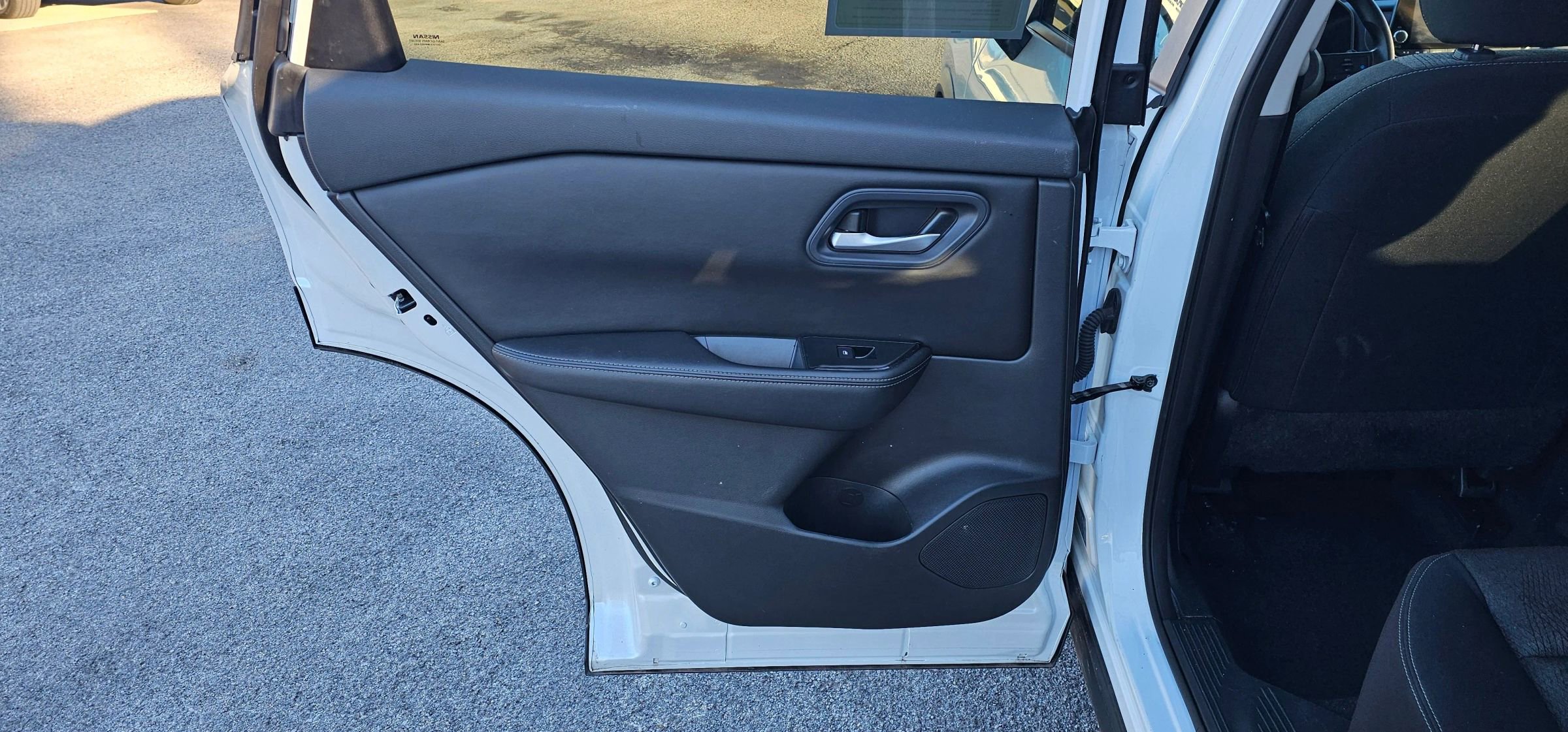 Used 2024 Nissan Rogue SV image 10